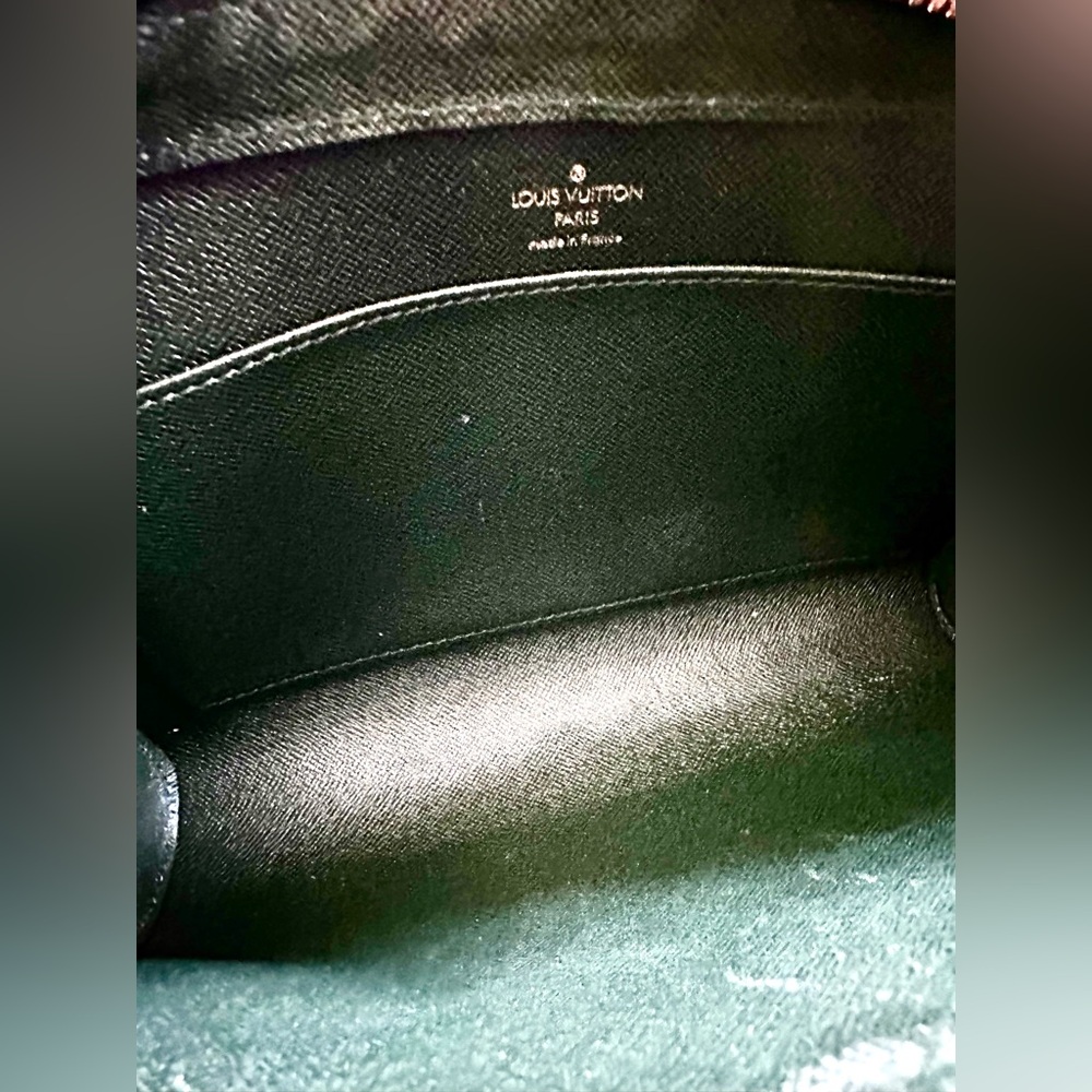 Authentic Louis Vuitton Orsay Clutch Green Taiga - Picture 4 of 6